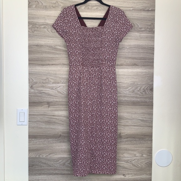 Abercrombie & Fitch burgundy white floral short sleeve midi dress Fit to Flatter - Picture 5 of 9